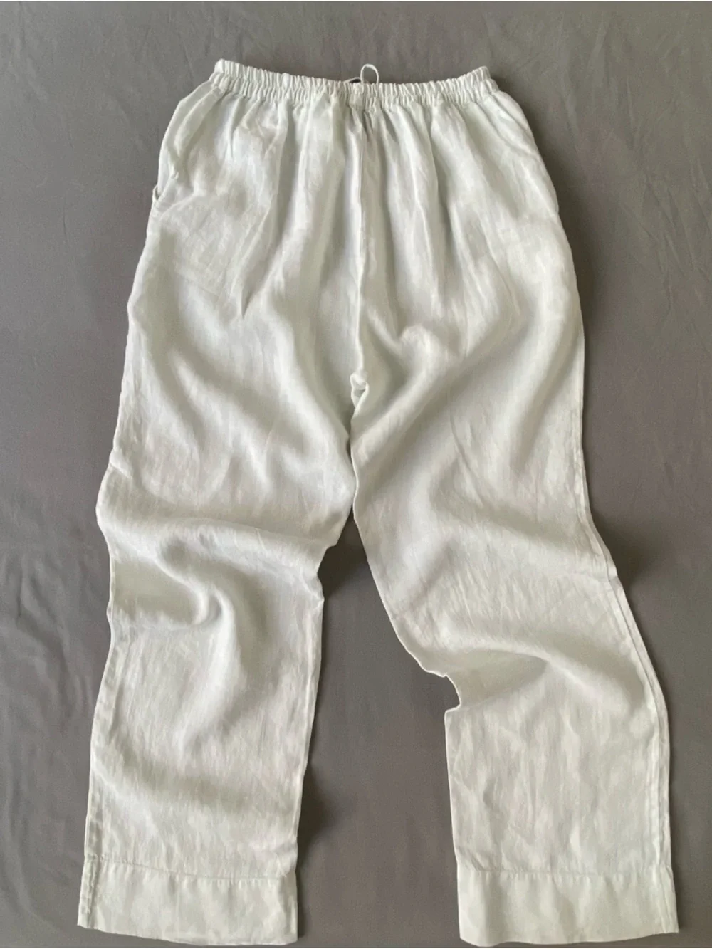 Soft Linen Set with Shell Buttons - Picture 12 of 16